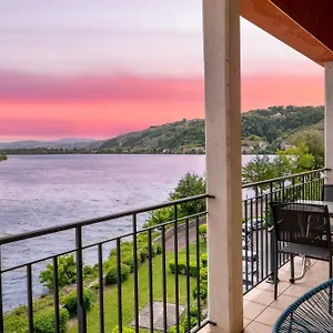https://le-beau-rivage-condrieu.hotels-rhonealpes.com
